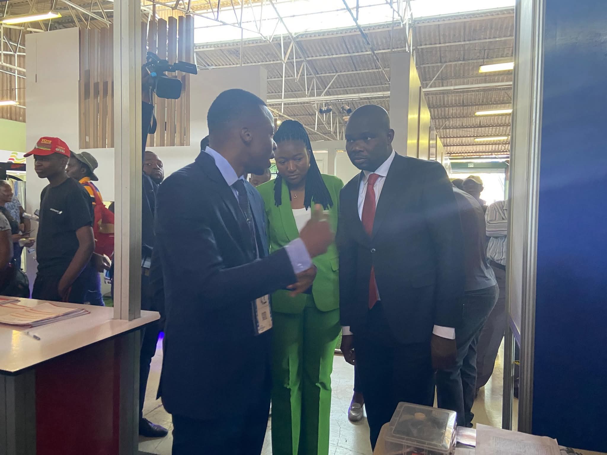 Professional networking at exhibition with media coverage on site